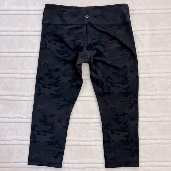 lululemon athletica Pants - Lululemon Camouflage Crop Leggings